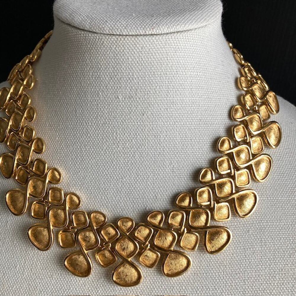 Napier Statement Collar Modernist Gold Tone Bib Necklace Patented Pebble Signed
